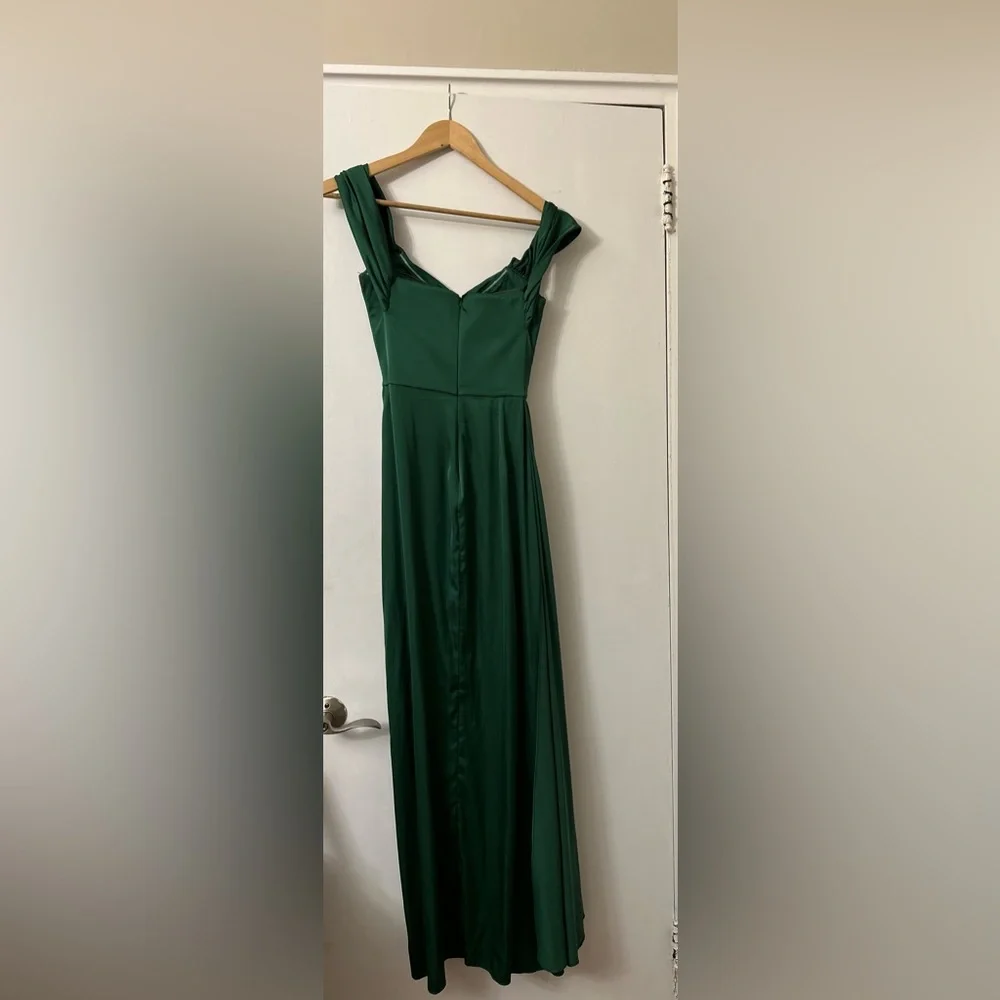 Elegant Green Long Dress - Picture 3 of 3